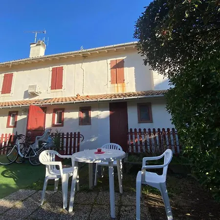 Maison De Charme A 100m De La Plage, 2 Chambres, Cour Commune Et Animaux Acceptes - Fr-1-413-116 * Capbreton
